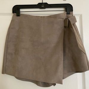 Zara taupe suede-like skort Size Small